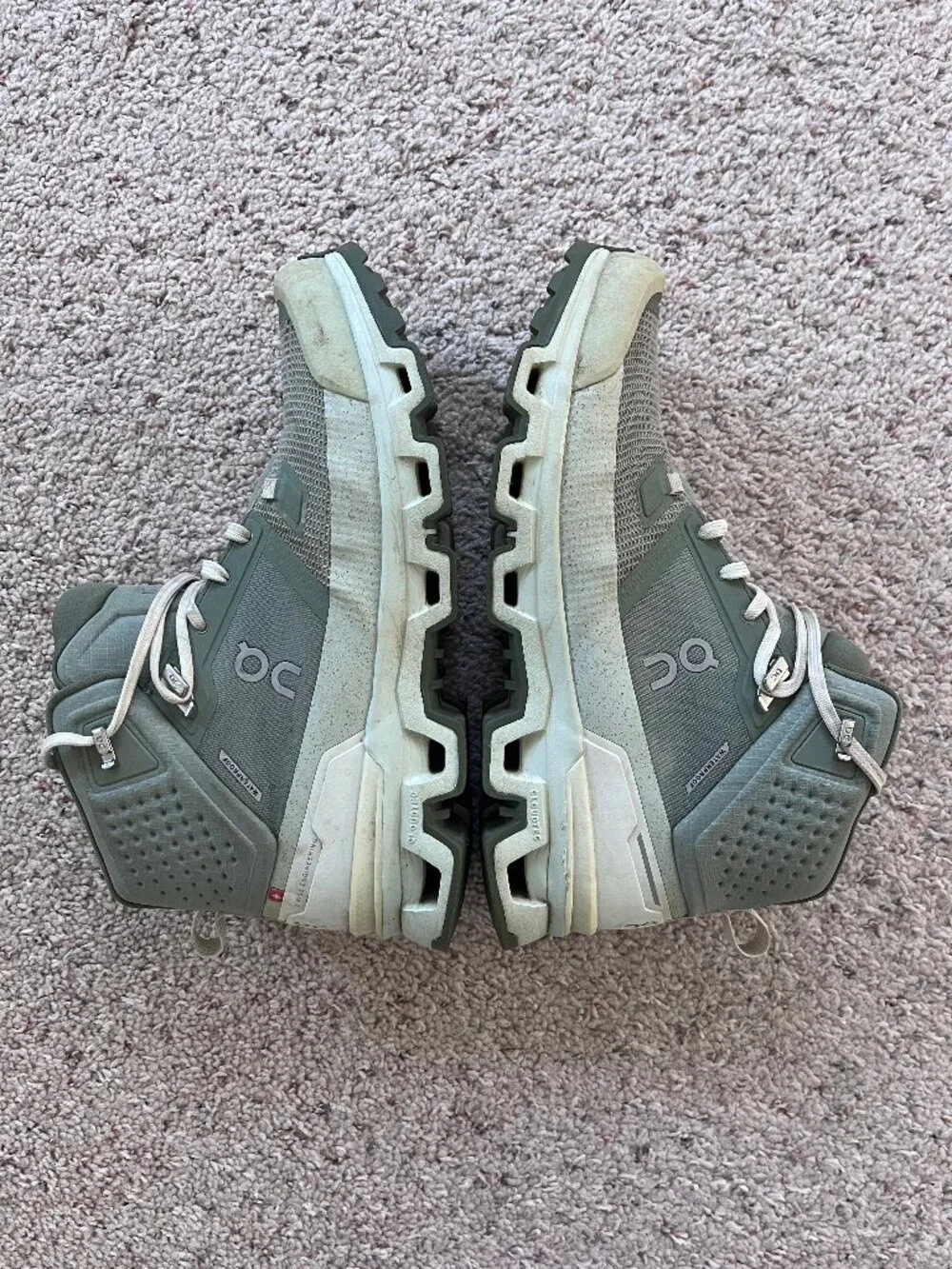 ON Mens Cloudrock Waterproof Hiking Boots Men’s Size 9.5